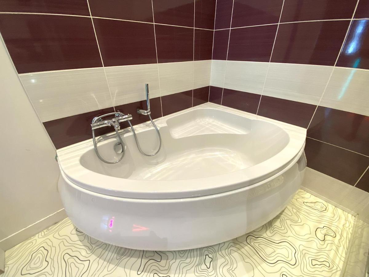 Floydroom'S Pau Chambre Hotes Dans Appartement Partage Proche Chateau Buitenkant foto